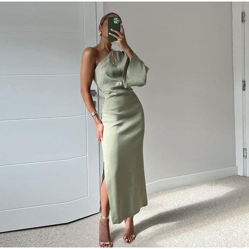 Livia Robe Satin Femme – Robe Asymétrique Élégante avec Fente & Coupe Fluide Chic