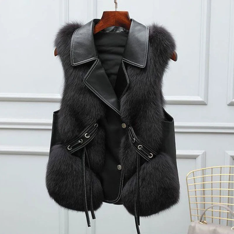 Dilara Women's Faux Fur Gilet – Elegant Design with Adjustable Fit & Soft Lining