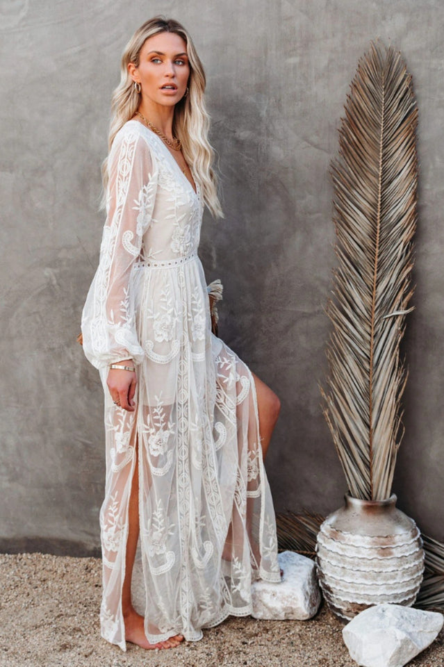 Robe Longue Femme Nemia – Robe Bohème Blanche en Dentelle avec Décolleté Plongeant & Fente Haute