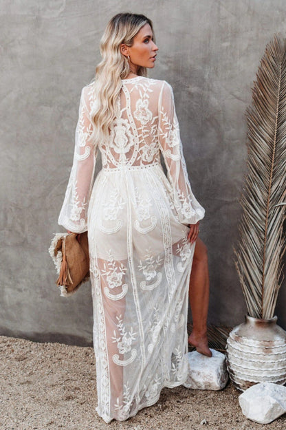 Robe Longue Femme Nemia – Robe Bohème Blanche en Dentelle avec Décolleté Plongeant & Fente Haute