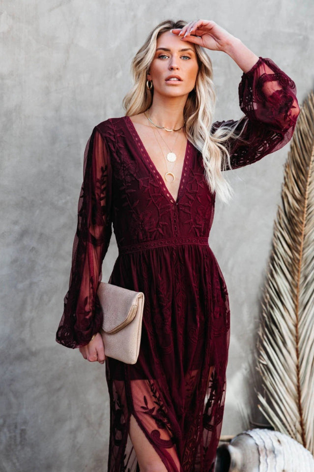 Robe Longue Femme Nemia – Robe Bohème Blanche en Dentelle avec Décolleté Plongeant & Fente Haute