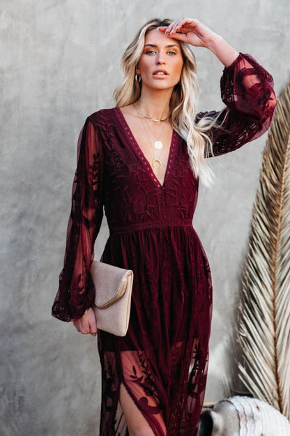 Robe Longue Femme Nemia – Robe Bohème Blanche en Dentelle avec Décolleté Plongeant & Fente Haute