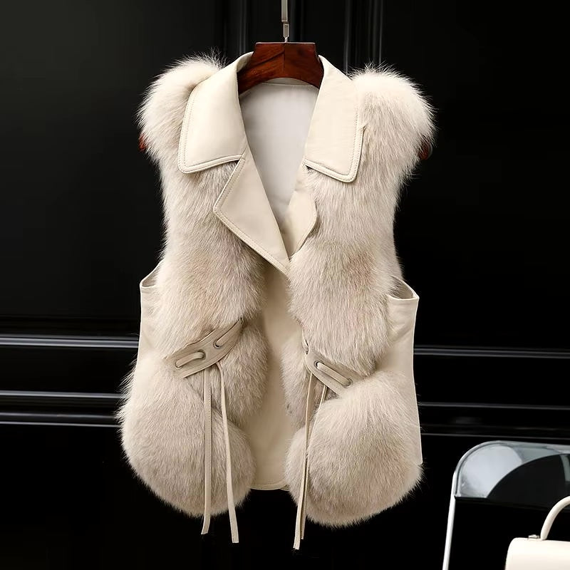 Dilara Women's Faux Fur Gilet – Elegant Design with Adjustable Fit & Soft Lining