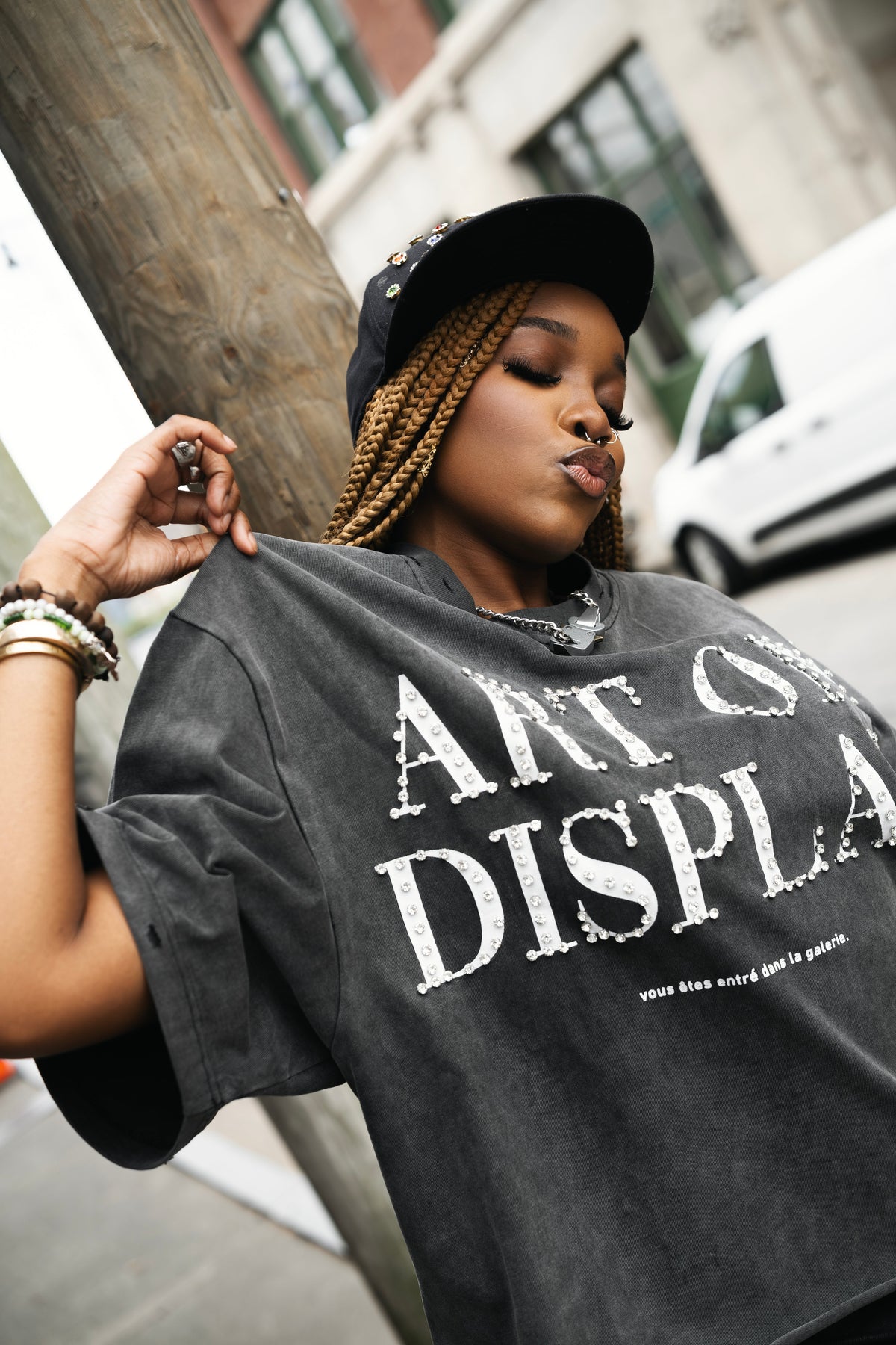 "ART ON DISPLAY" RHINESTONE DISTRESSED TEE