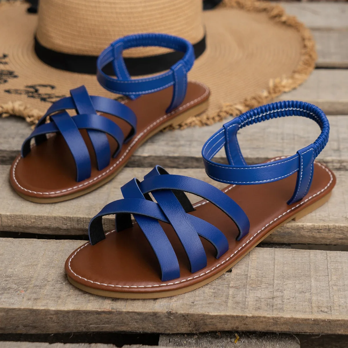Sloane Sandales Femme – Sandales Plates à Brides Croisées avec Confort & Style Décontracté