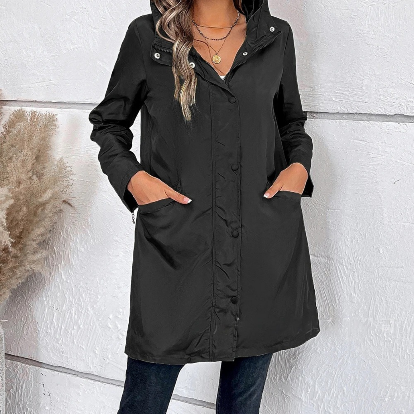 Arya Veste Coupe-Vent Femme – Imperméable Légère avec Capuche & Poches Pratiques