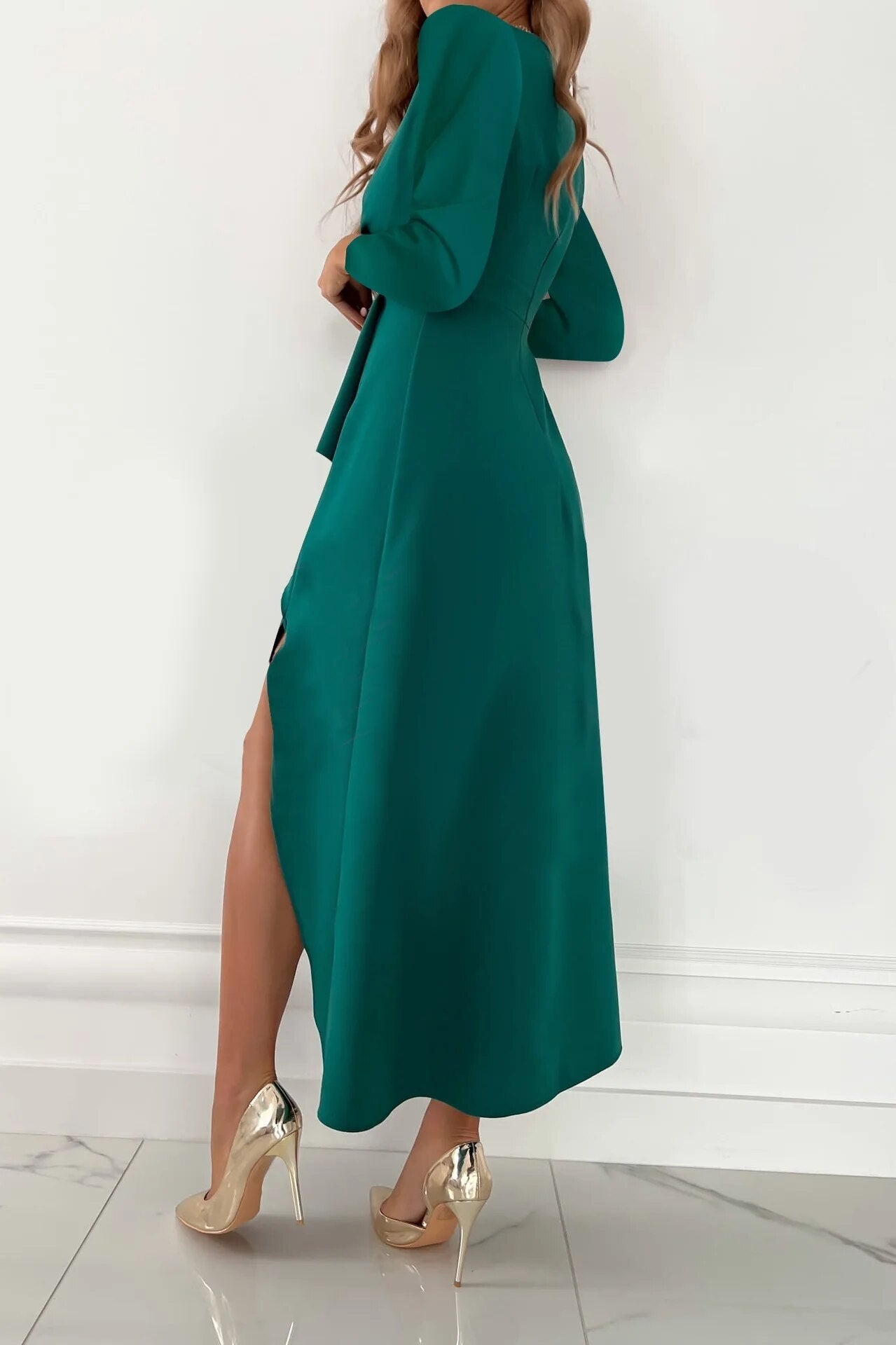 Tessa Elegant Women's Dress – Long Sleeve V-Neck Dress with Chic and Comfortable Fit