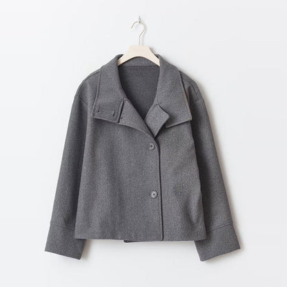 Classic short winter coat featuring a sophisticated buttoned design