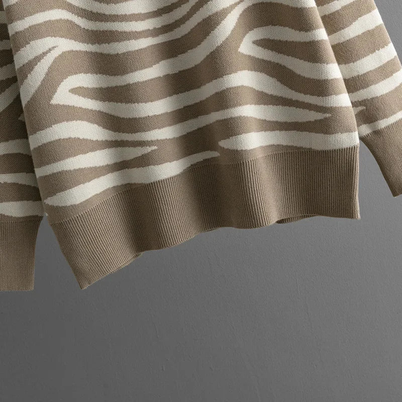 Soft cashmere two-piece outfit designed for comfortable relaxed dressing - khaki detail
