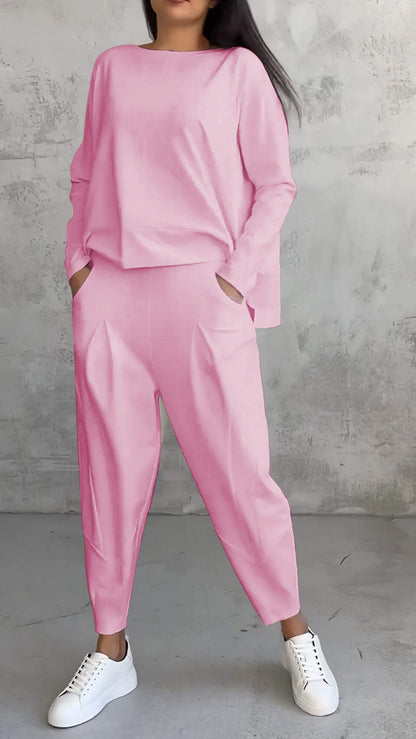 Comfortable matching set designed for relaxed and contemporary everyday wear