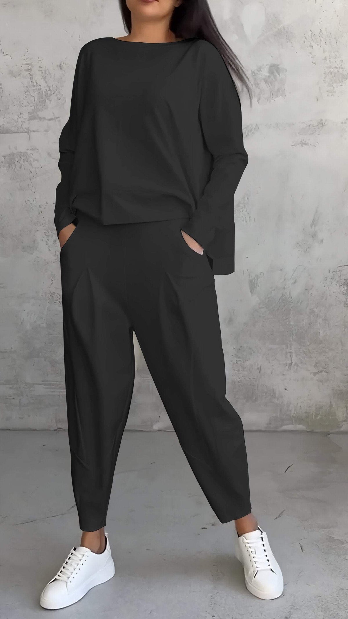 Comfortable matching set designed for relaxed and contemporary everyday wear - black
