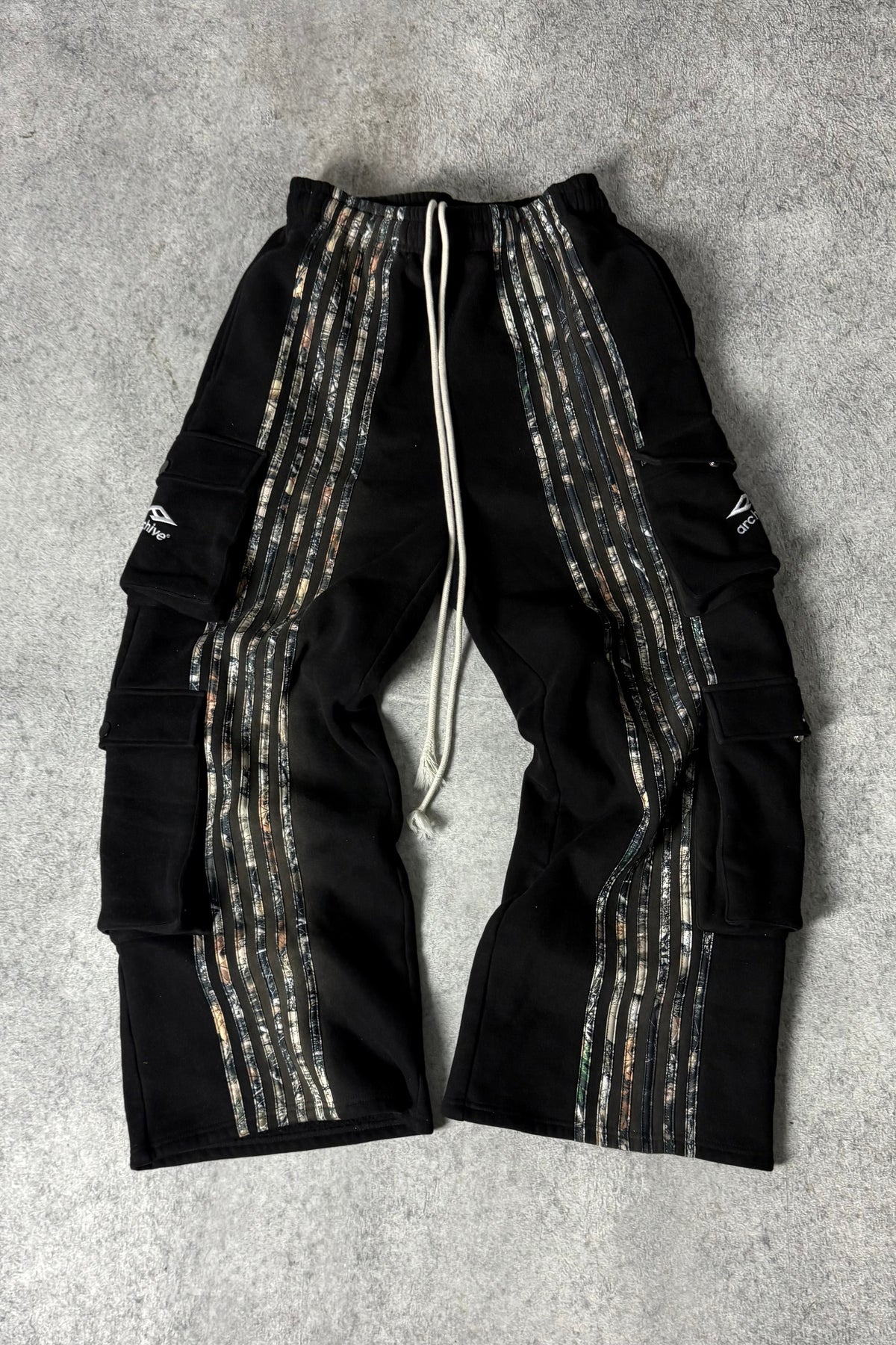 ARCHIVE HUNTER CARGO STRIPE SWEATPANTS CAMO - BLACK