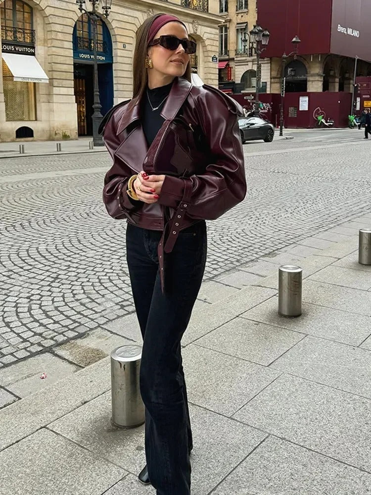 Clara Veste en Cuir Femme – Modèle Court Oversize avec Détails Structurés et Ceinture