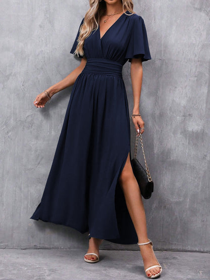 Amy Robe Maxi Femme Élégante – Noir, Col V, Manches Légères & Fente Subtile