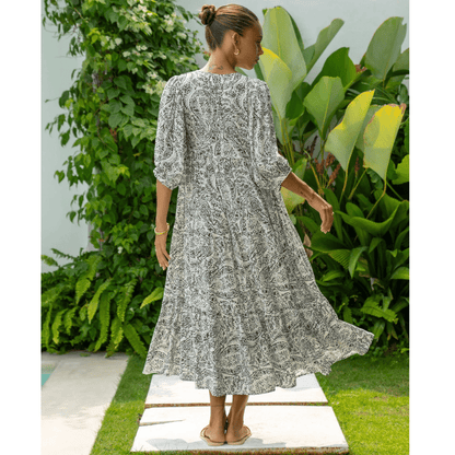 Rosina Robe Longue Looksy – Imprimé Bohème Abstrait & Coupe Fluide à Étages