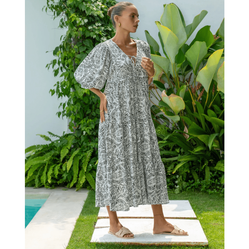 Rosina Robe Longue Looksy – Imprimé Bohème Abstrait & Coupe Fluide à Étages