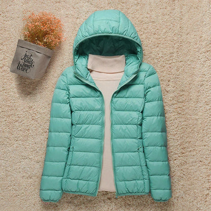 Daphne Veste Mi-Saison Femme – Doudoune Légère avec Capuche Élégante & Coupe Slim