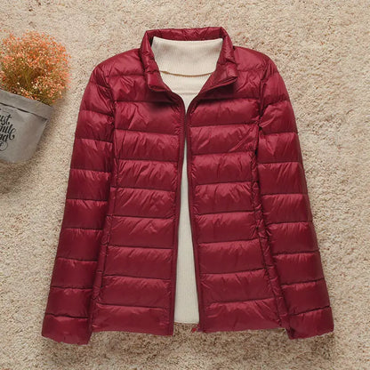 Daphne Veste Mi-Saison Femme – Doudoune Légère avec Capuche Élégante & Coupe Slim