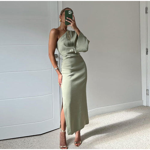 Livia Robe Satin Femme – Robe Asymétrique Élégante avec Fente & Coupe Fluide Chic