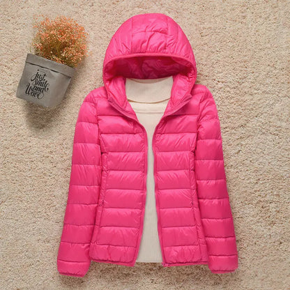 Daphne Veste Mi-Saison Femme – Doudoune Légère avec Capuche Élégante & Coupe Slim