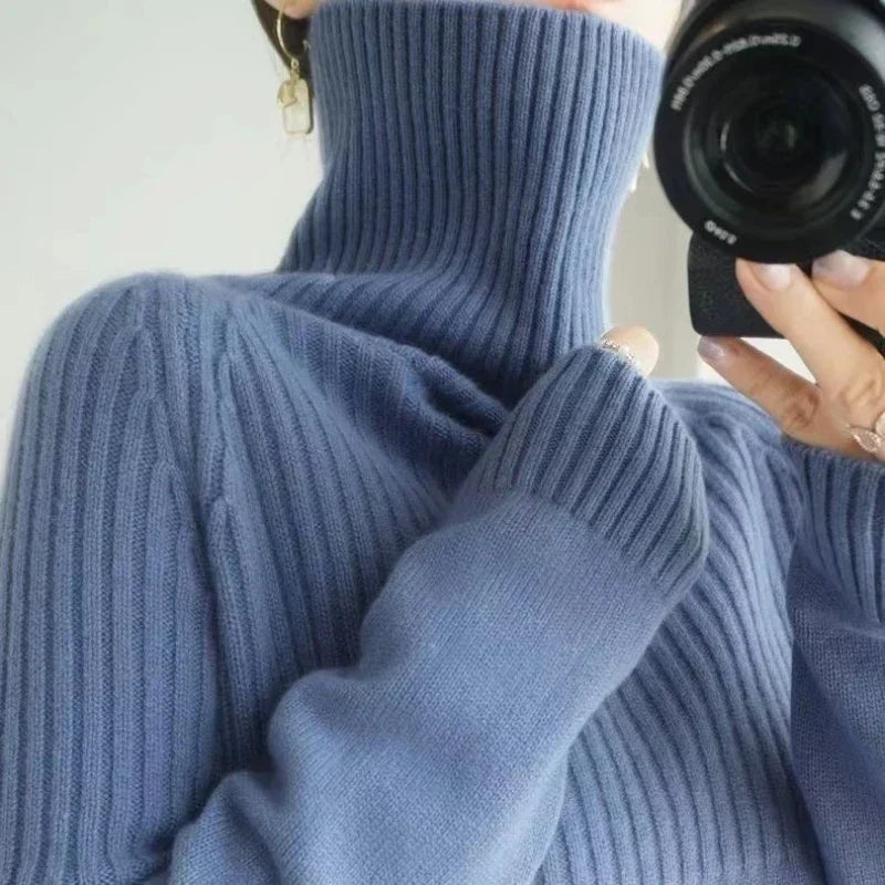 Luan Women's Turtleneck Sweater – Soft Knit with Ribbed Details & Modern Relaxed Fit