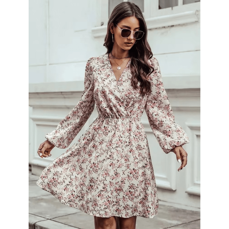 Selina Robe Mini Femme – Imprimé Floral Romantique avec Col V et Coupe Ajustée et Fluide