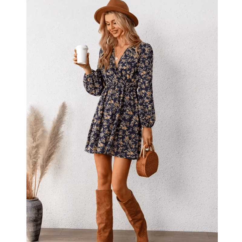 Selina Robe Mini Femme – Imprimé Floral Romantique avec Col V et Coupe Ajustée et Fluide