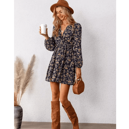Selina Robe Mini Femme – Imprimé Floral Romantique avec Col V et Coupe Ajustée et Fluide