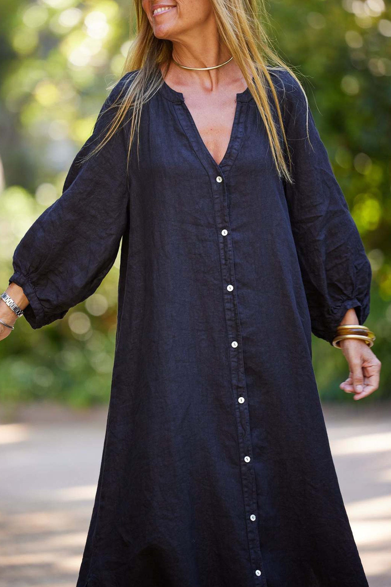 Robe Femme Veanna – Élégante Robe à Manches Longues avec Col en V & Boutonnage