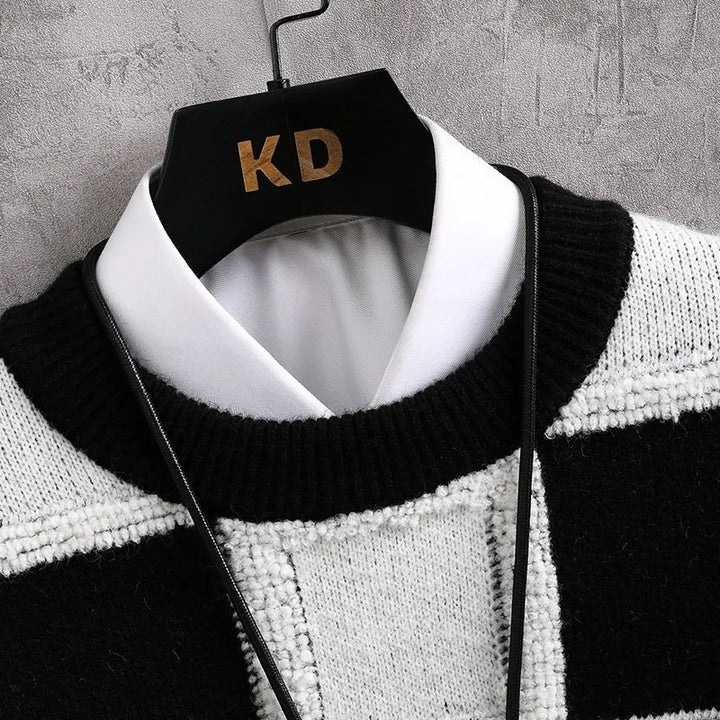 Classic round neck cashmere sweater
