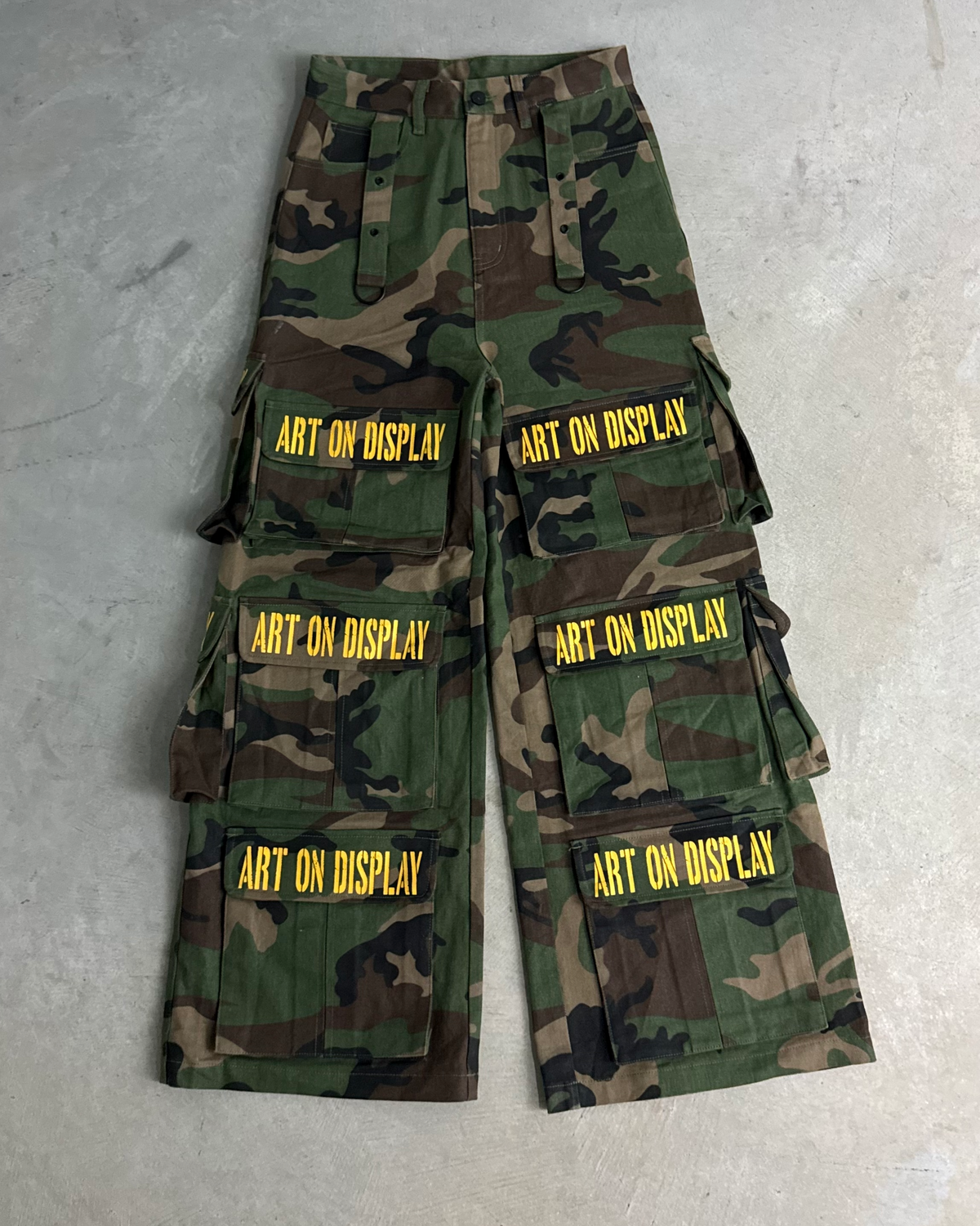 'ART ON DISPLAY' CAMO CARGO PANTS